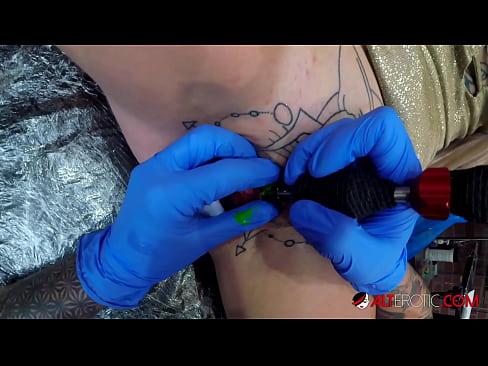 ❤️ Sully Savage, une chaudasse extrêmement tatouée, s'est fait tatouer le clitoris. ️❌ Porno fb at fr.porngifer.ru ❌